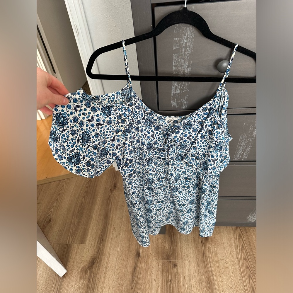 Easy summer dress with short sleeve cold shoulder! Size S brand Ecoté